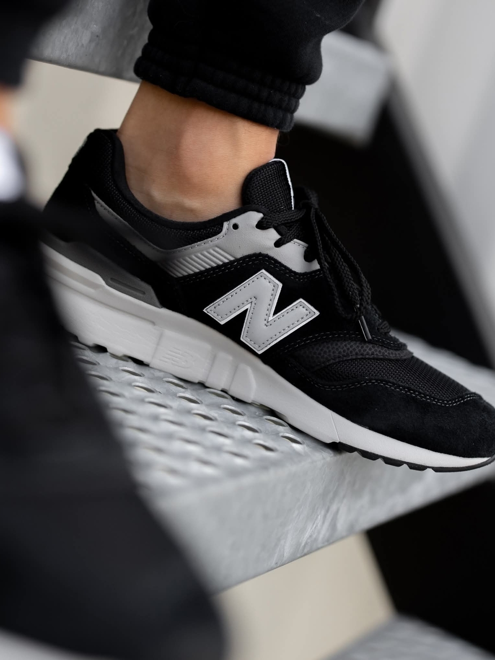 New Balance 997H - Black Grey - Running Lifestyle Sneakers - CM997HCC - Size 9